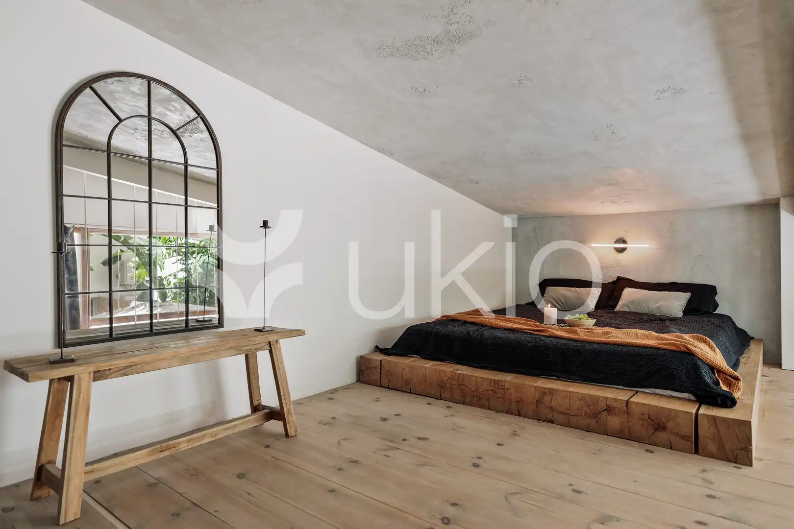 Dormitori de Apartament de lloguer en Barcelona amb Aire condicionat, Terrassa i Moblat