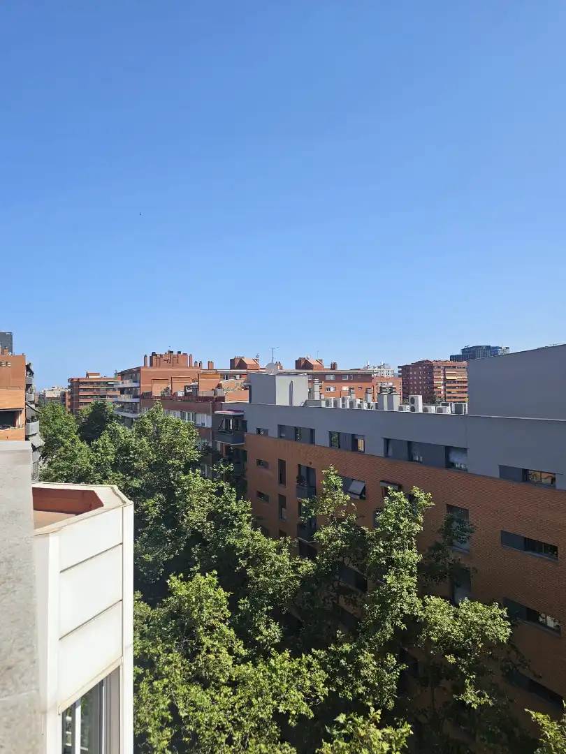 Vista exterior de Piso en venta en Barcelona con Parquet, Amueblado y Horno