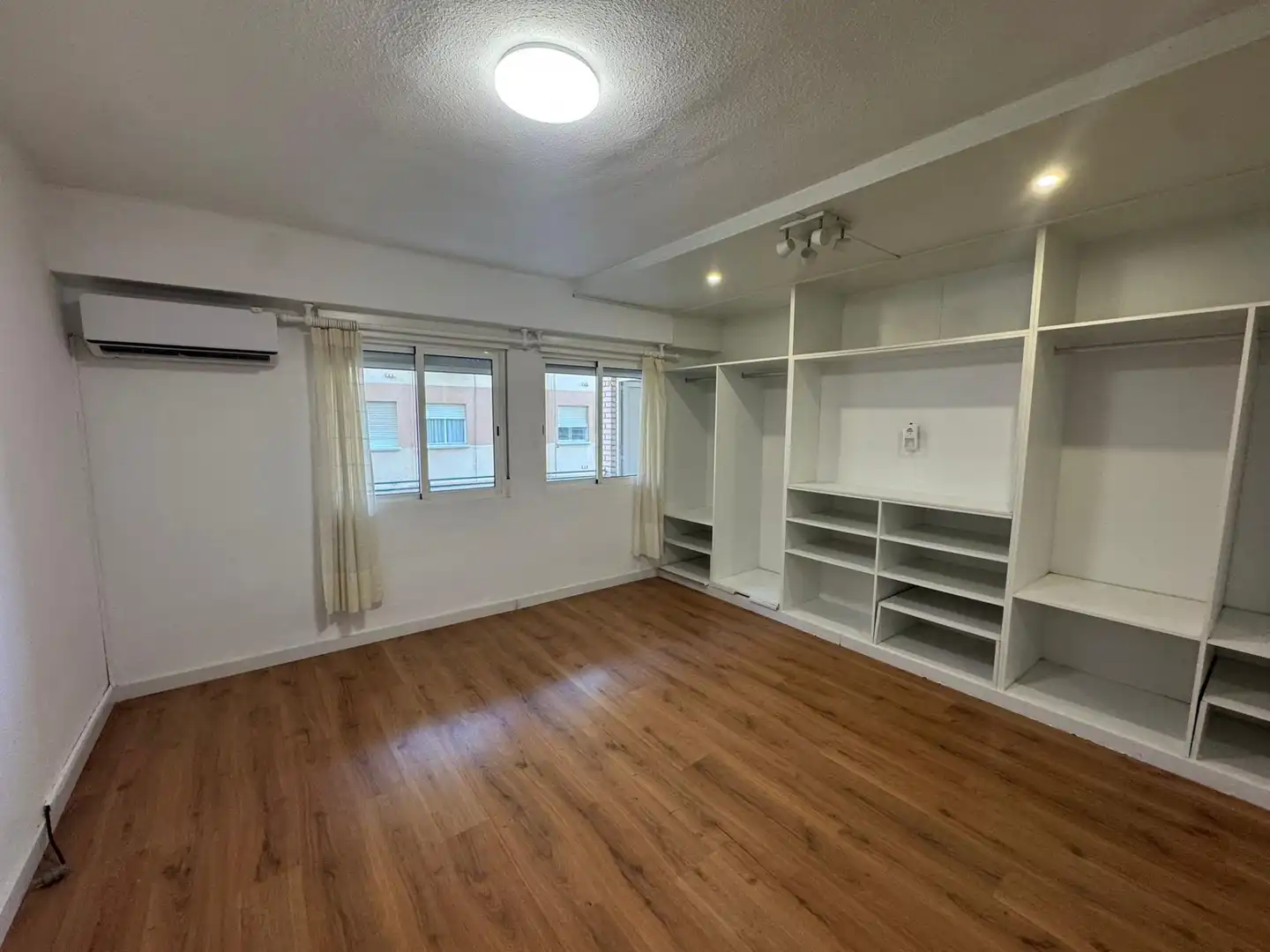 Wohnung zum Verkauf in Llíria mit Klimaanlage, Heizung und Parkett