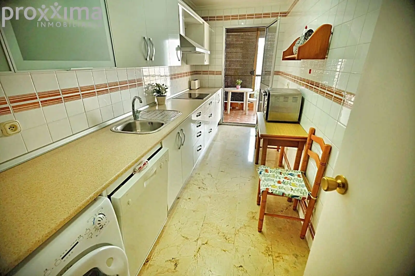 Cocina de Piso en venta en Sevilla con Jardín privado, Terraza y Trastero