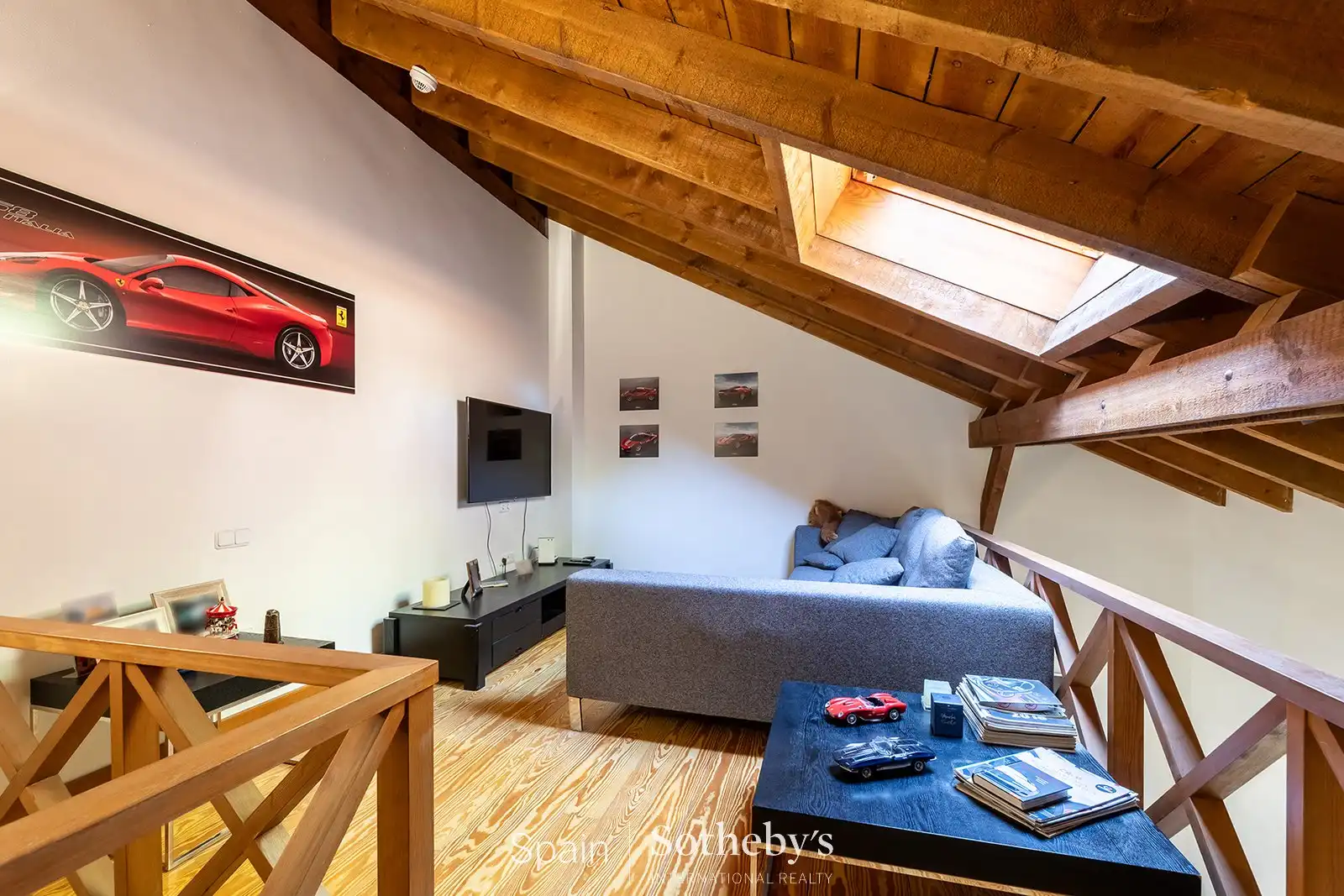 Sala d'estar de Casa o xalet en venda en Pozuelo de Alarcón amb Aire condicionat, Calefacció i Jardí privat