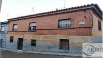 Exterior view of House or chalet for sale in Consuegra  with Private garden and Terrace