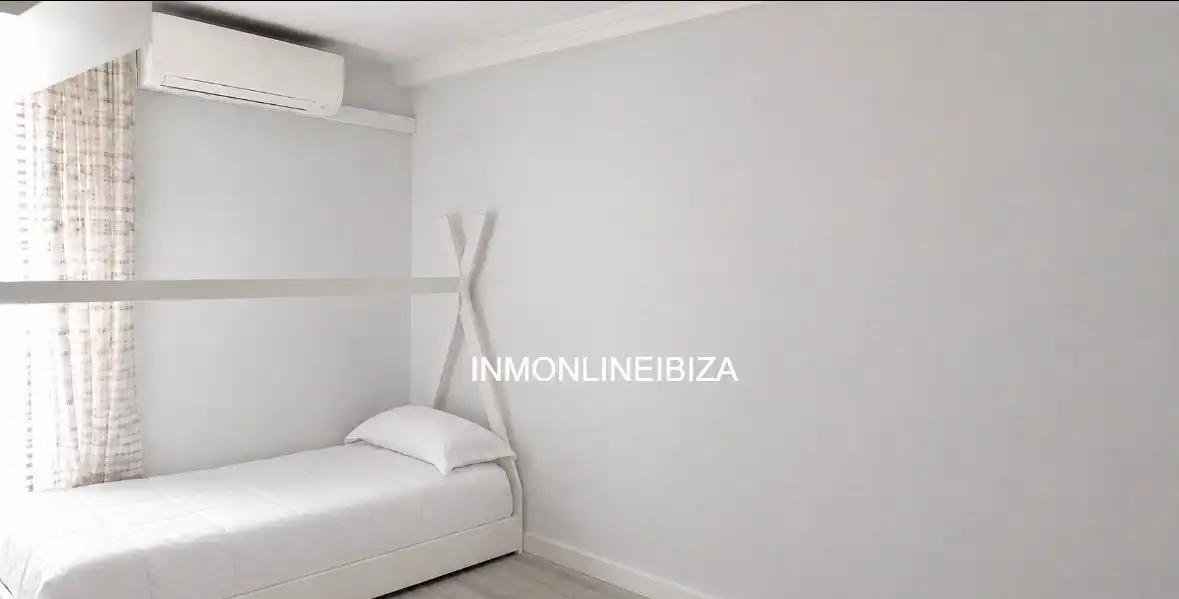 Habitación de Casa adosada en venta en Eivissa con Aire acondicionado y Horno