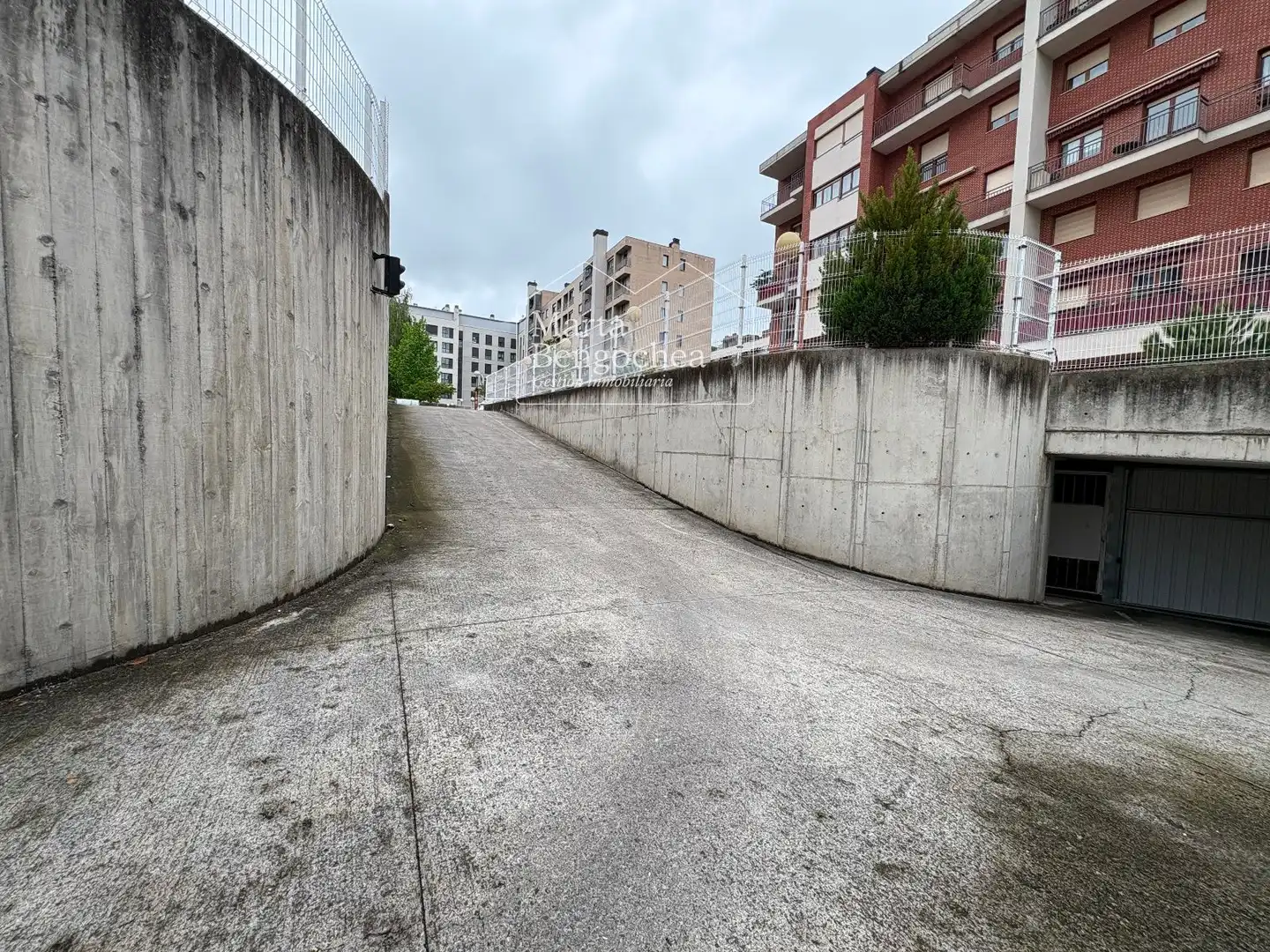 Außenansicht von Garage zum Verkauf in Vitoria - Gasteiz