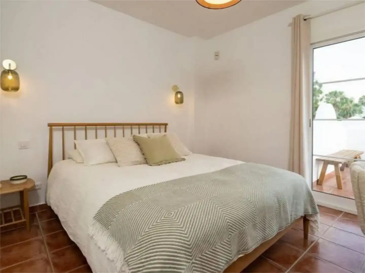 Dormitori de Casa adosada de lloguer en Mijas amb Aire condicionat, Jardí privat i Piscina