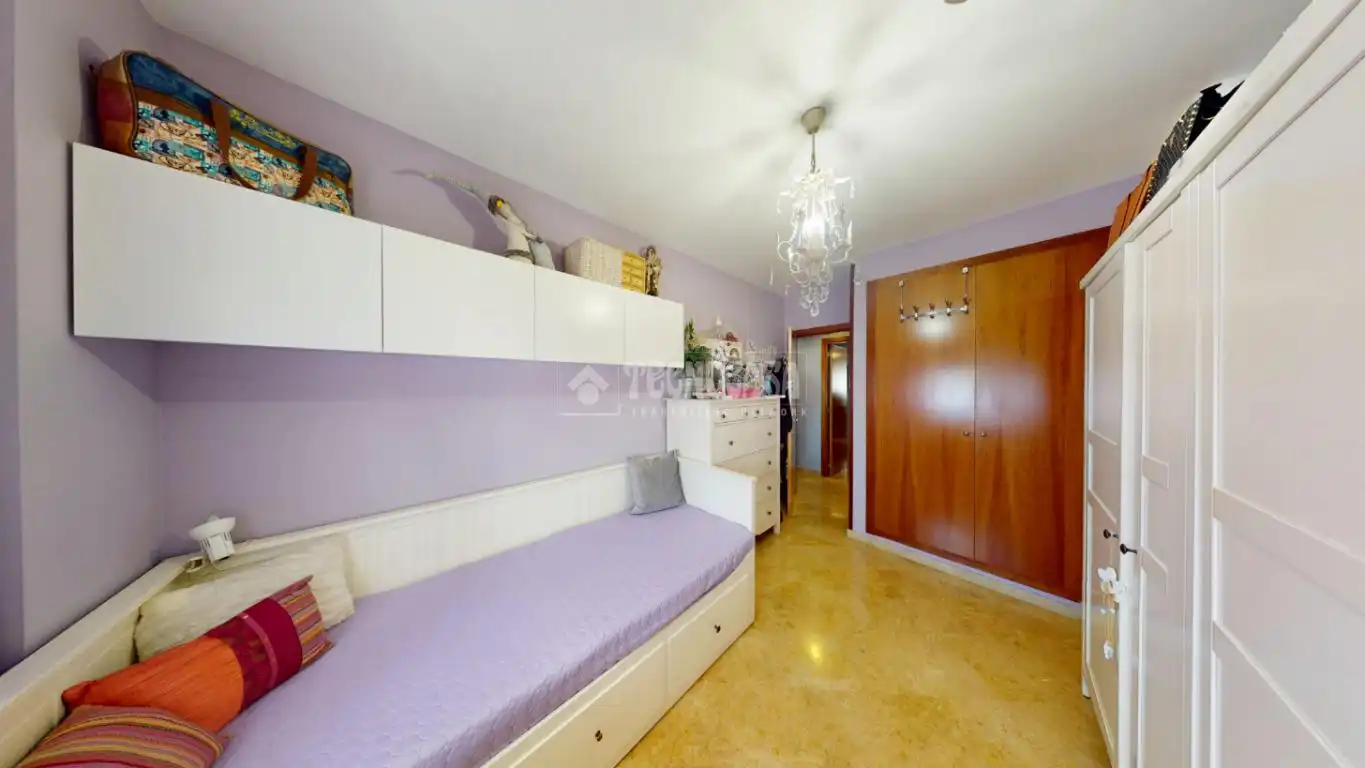 Bedroom of Flat for sale in Valencia  with Air Conditioner, Heating and Balcony