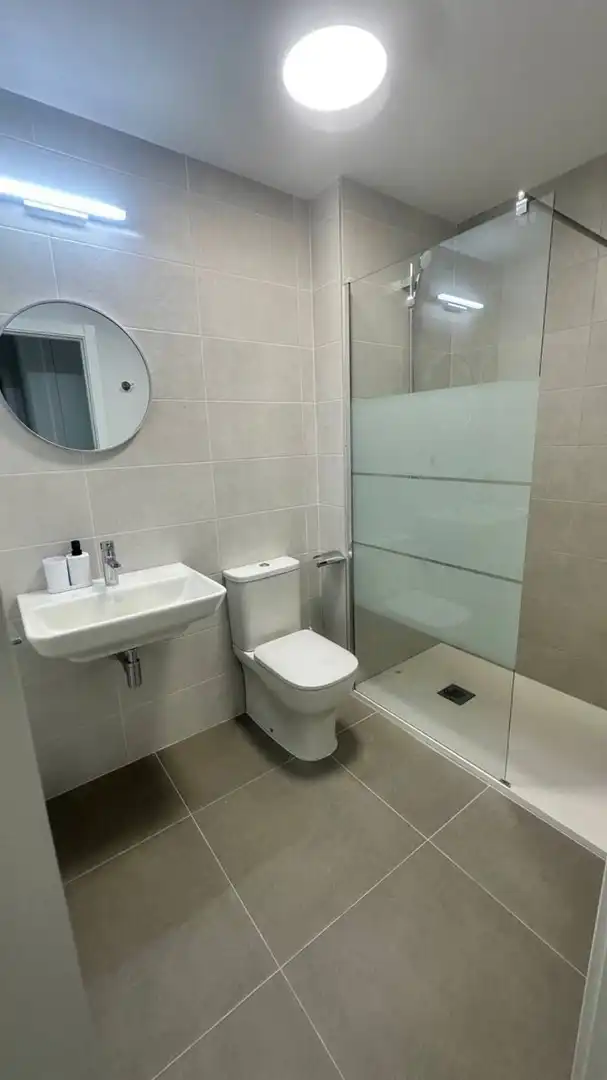 Badezimmer von Wohnungen zur Miete in Estepona mit Klimaanlage, Terrasse und Abstellraum