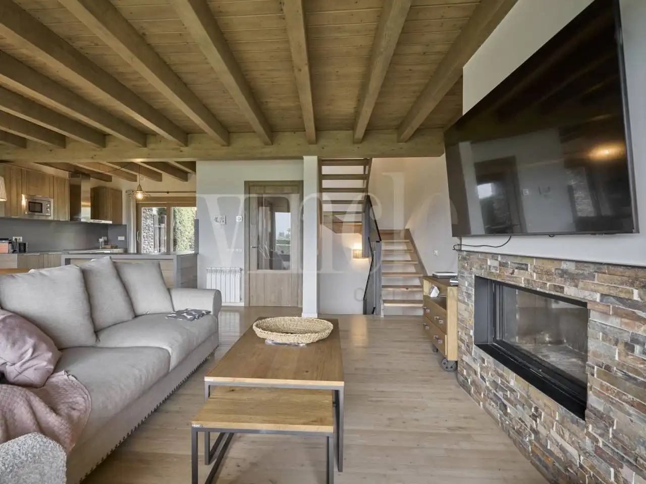 Sala d'estar de Casa adosada en venda en Alp amb Calefacció, Jardí privat i Parquet