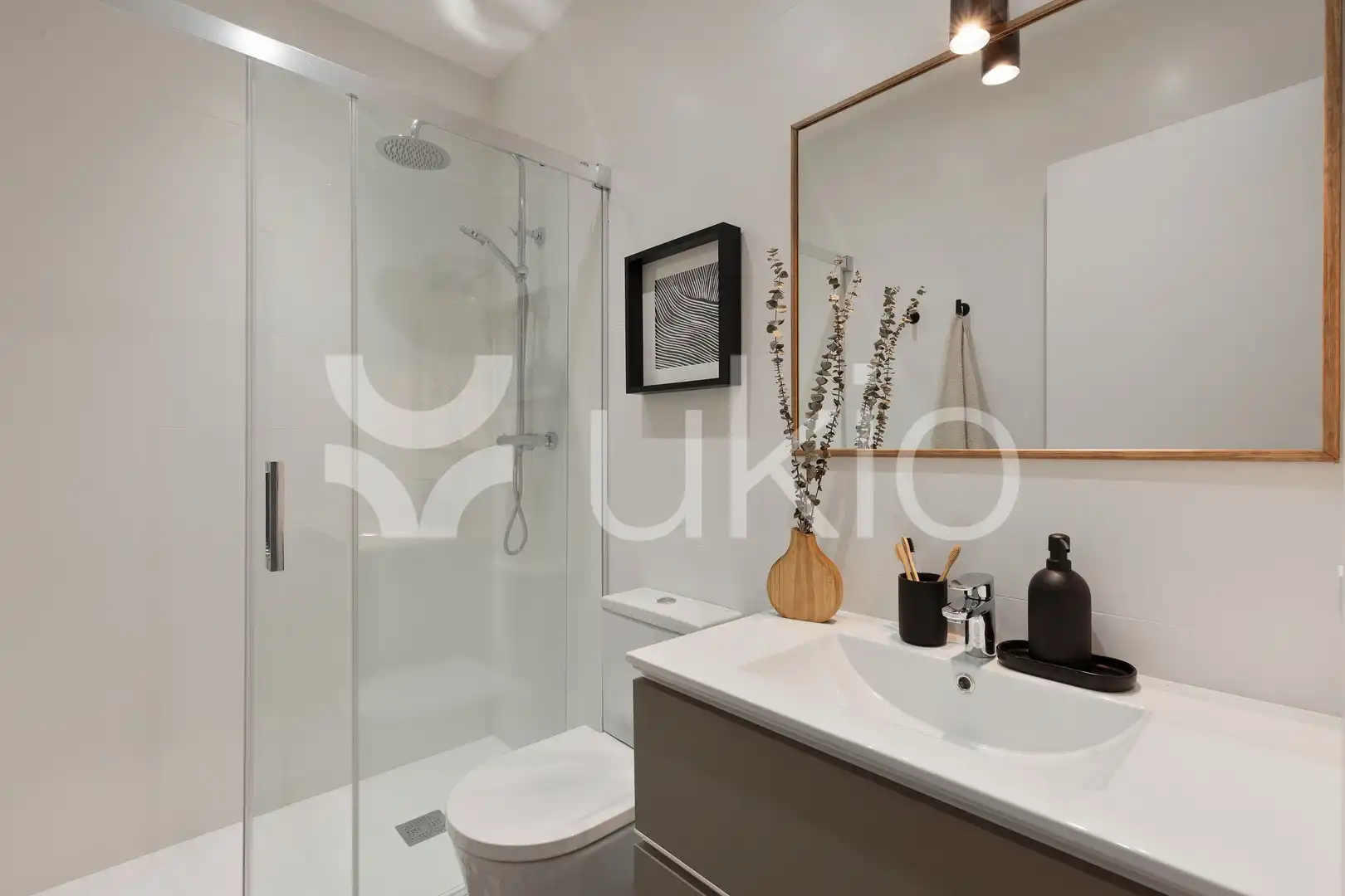 Baño de Apartamento de alquiler en Barcelona con Aire acondicionado, Calefacción y Amueblado
