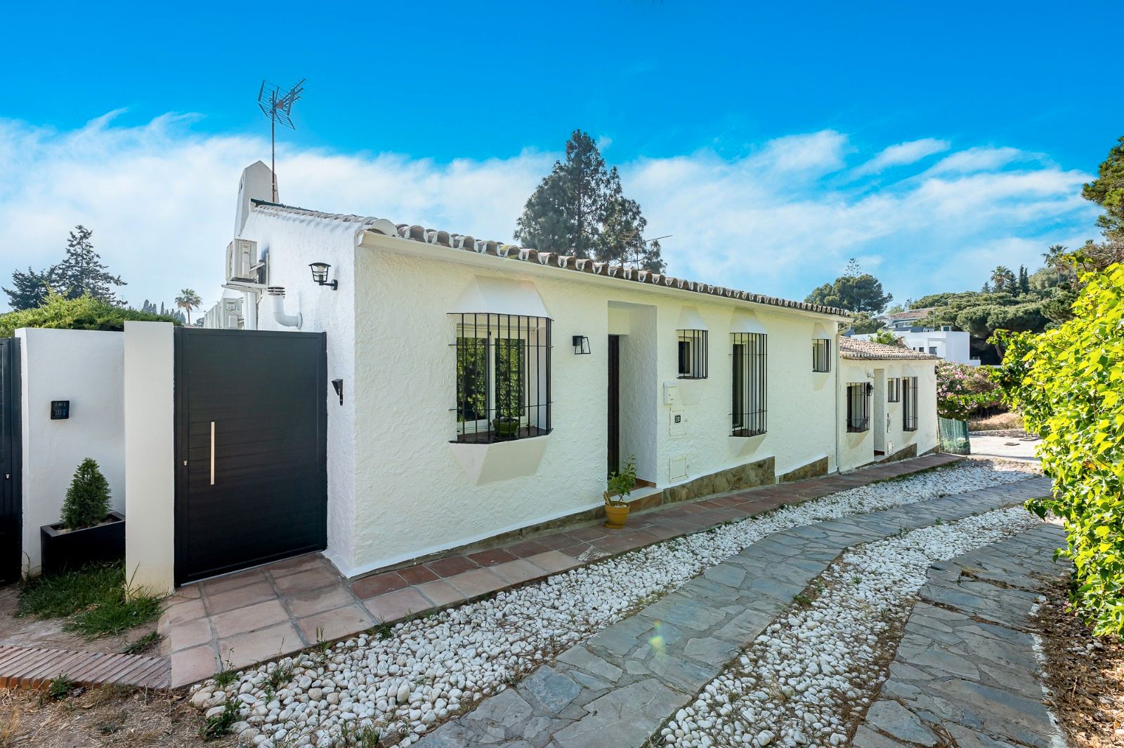 Exterior view of Single-family semi-detached to rent in Mijas  with Air Conditioner, Terrace and Furnished