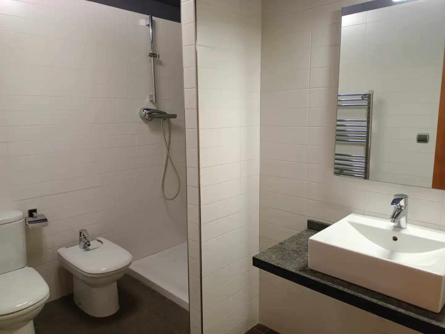Bathroom of Flat for rent in Lleida  with Air Conditioner, Heating and Oven