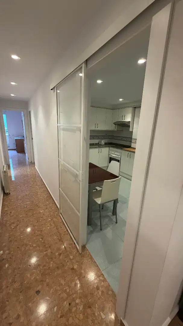 Cuina de Pis de lloguer en Valencia amb Aire condicionat, Calefacció i Jardí privat