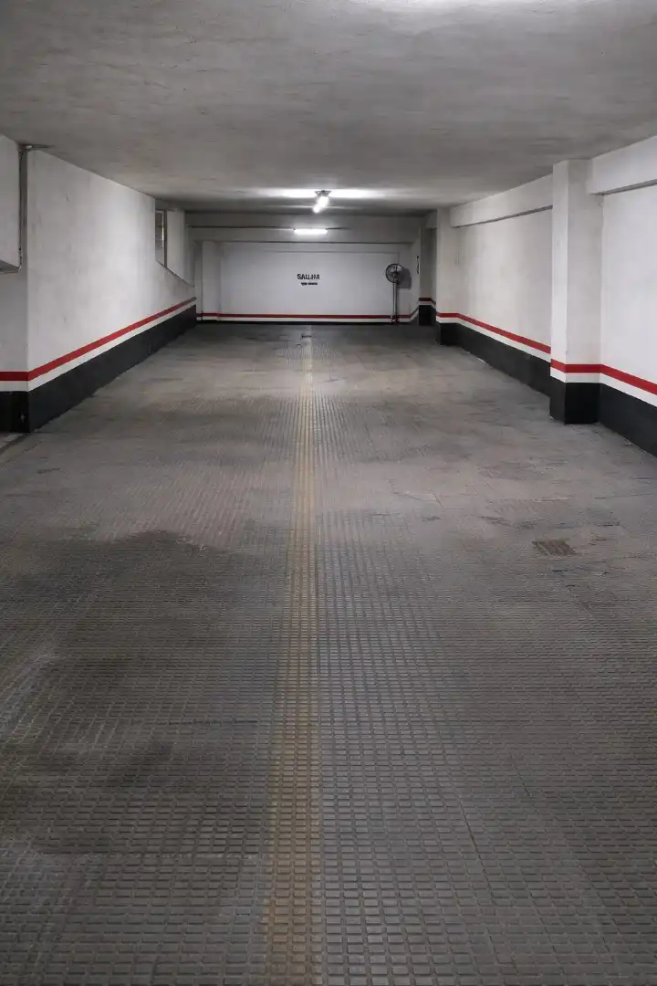 Individuel avec ascenseur à louer à Calle de Orense 64, imagen 3