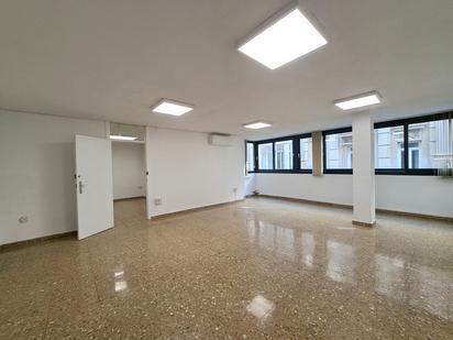 Office to rent in  Valencia Capital  with Air Conditioner and Balcony