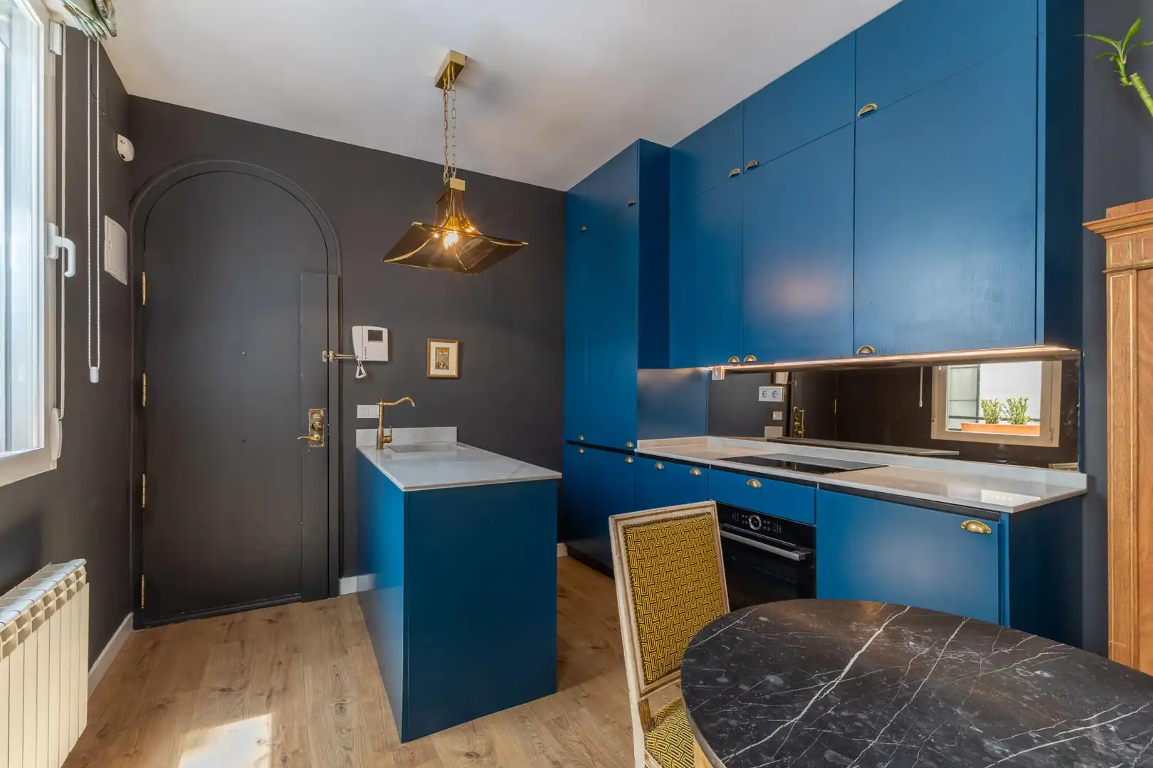 Cuina de Apartament de lloguer en Madrid amb Aire condicionat, Calefacció i Moblat
