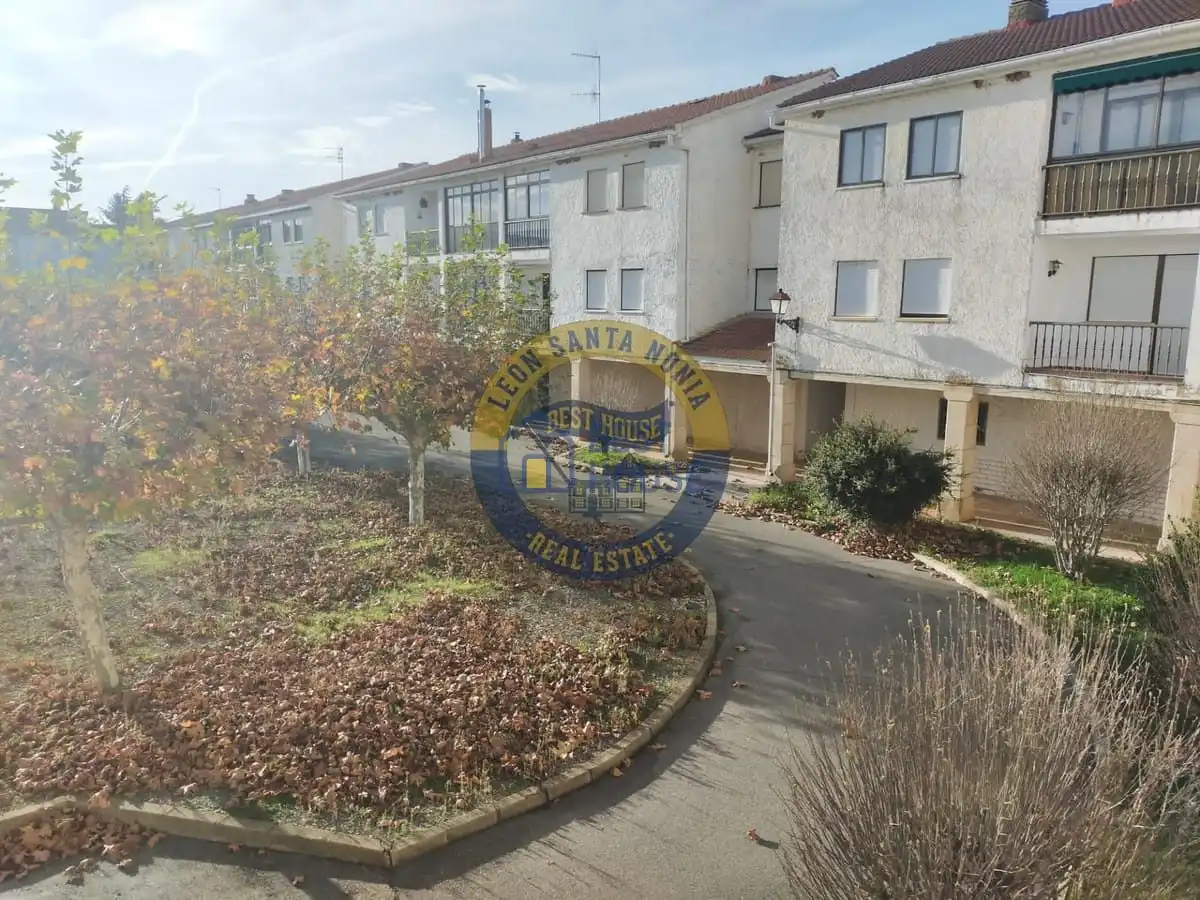 Exterior view of Flat for sale in Mansilla de las Mulas  with Private garden, Terrace and Storage room