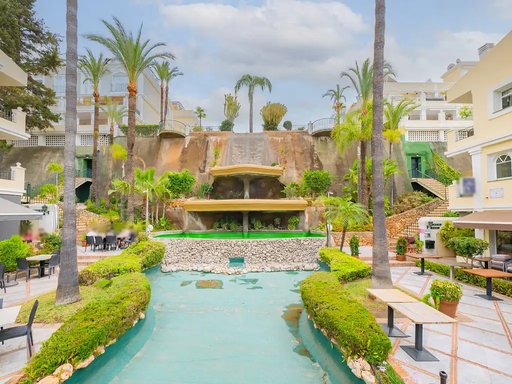 Vista exterior de Dúplex en venta en Marbella con Piscina