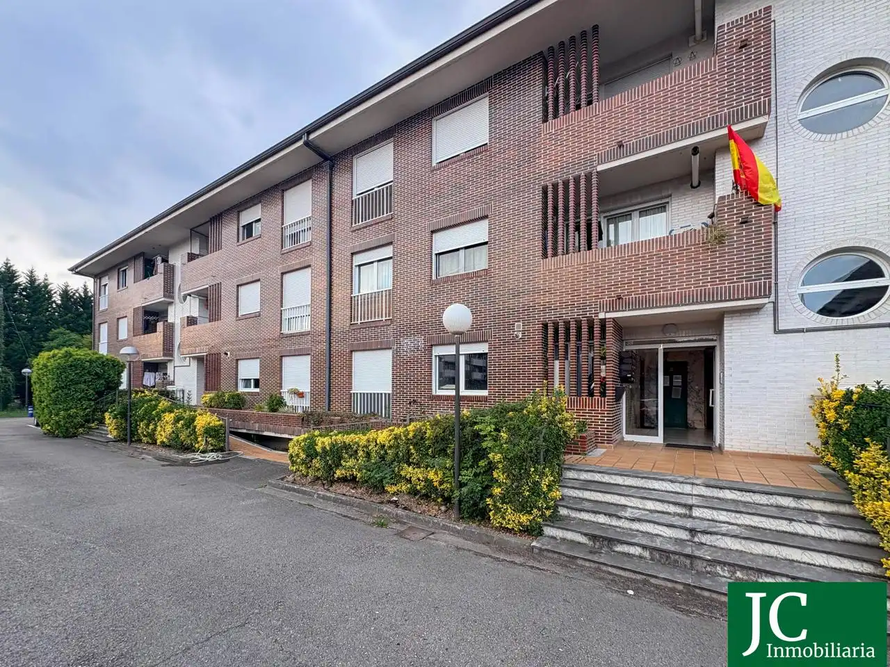 Vista exterior de Apartament en venda en Bárcena de Cicero amb Calefacció, Parquet i Terrassa