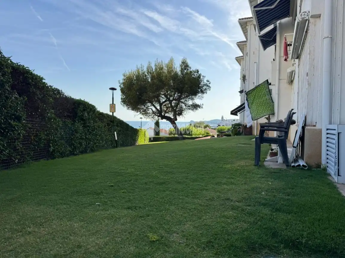 Jardí de Estudi en venda en Sitges amb Traster i Piscina comunitària