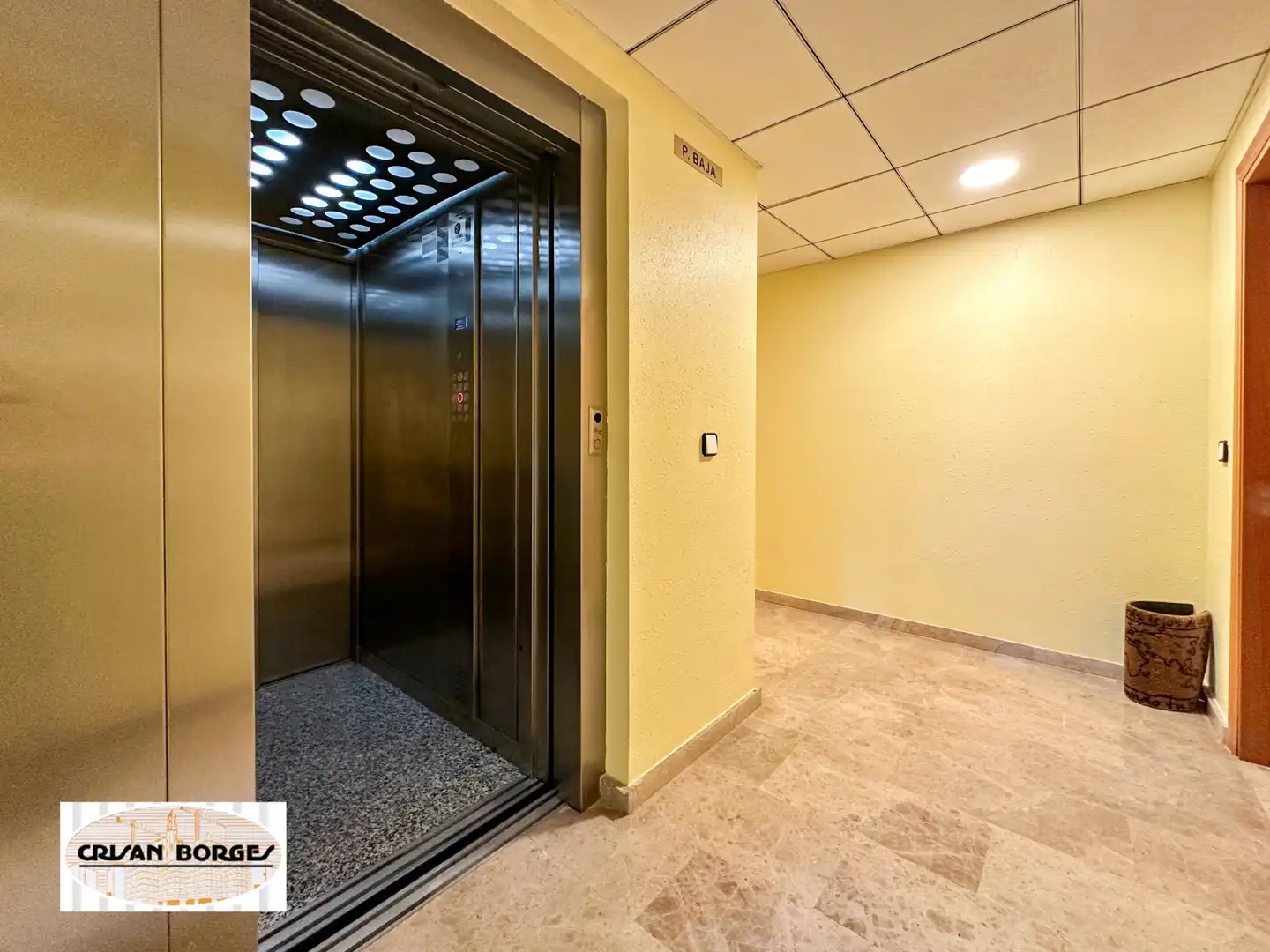 Flat for sale in Reus  with Air Conditioner, Private garden and Parquet flooring