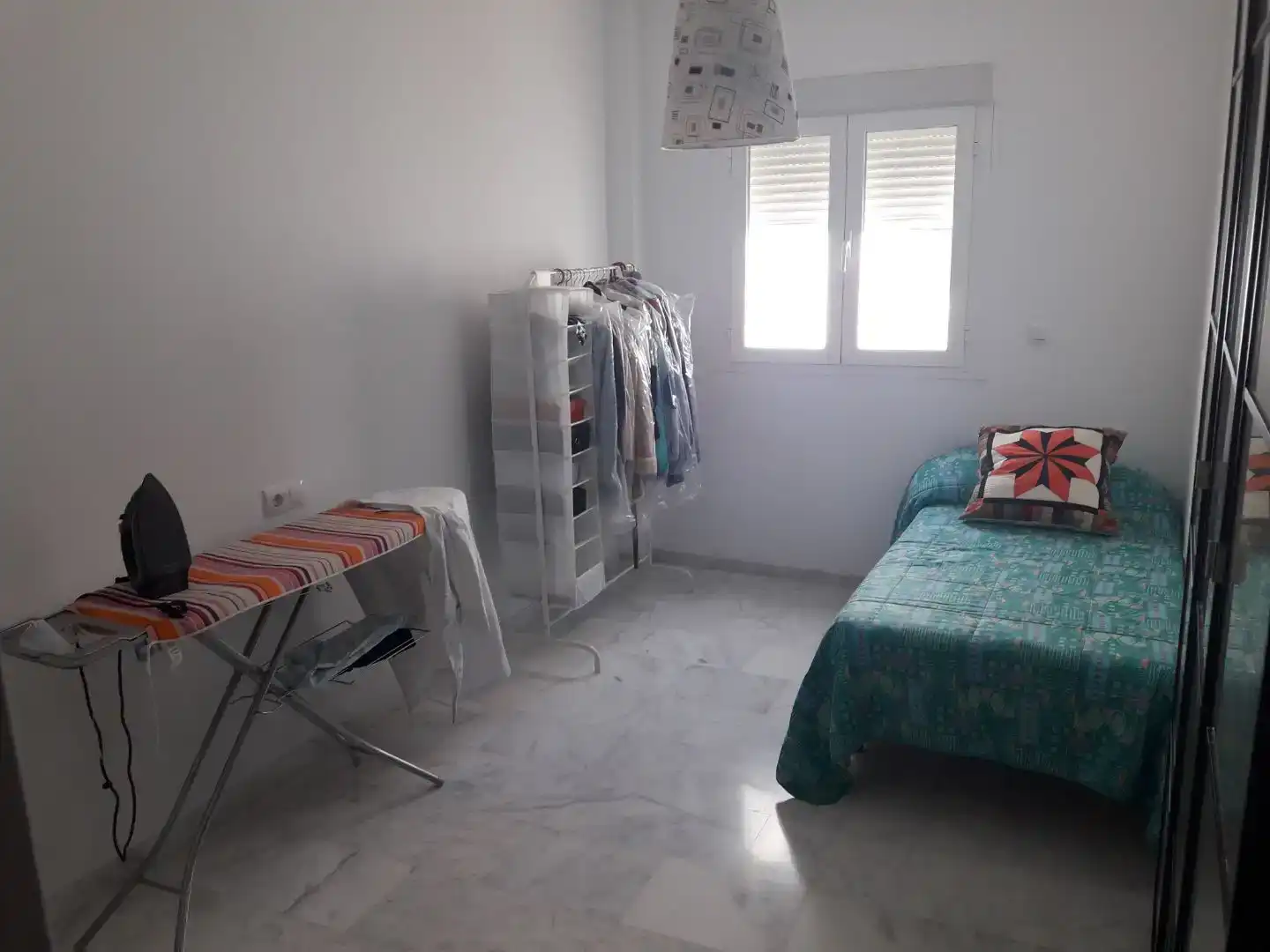 Habitación de Piso en venta en Pedrera con Aire acondicionado y Amueblado