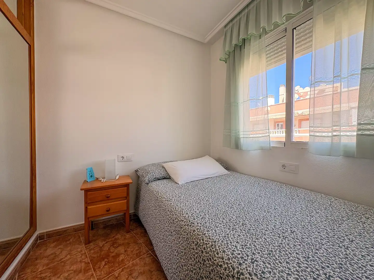 Dormitori de Àtic de lloguer en Torrevieja amb Aire condicionat, Calefacció i Terrassa