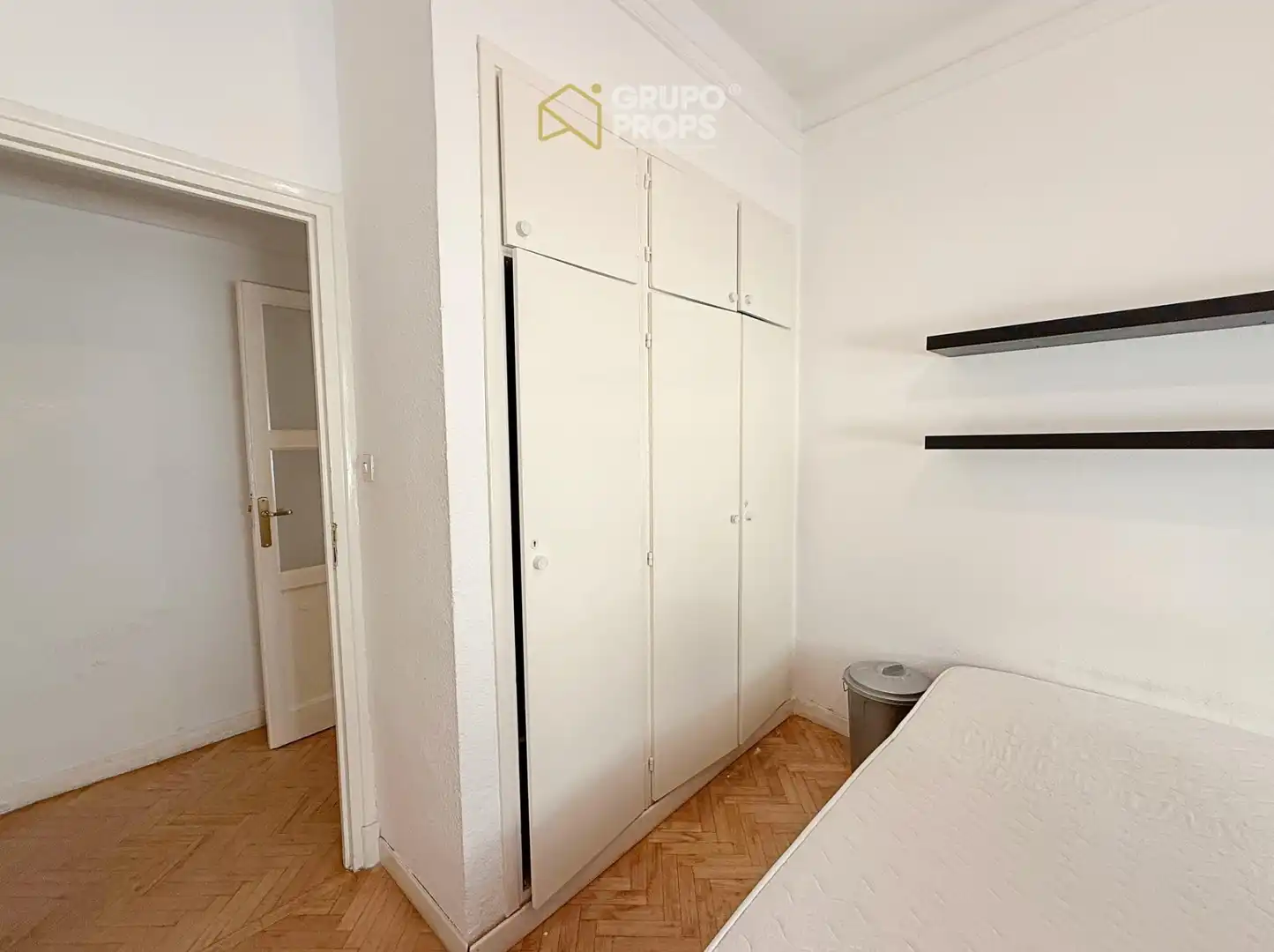 Bedroom of Flat for rent in Madrid  with Heating, Parquet flooring and Furnished