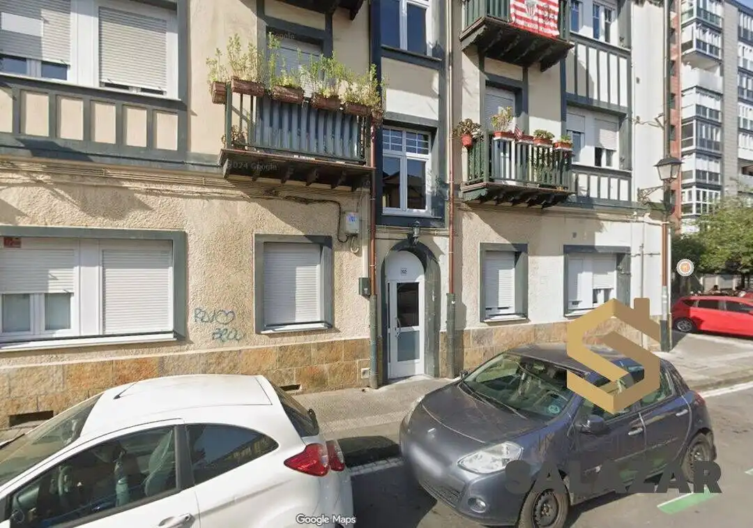 Vista exterior de Piso de alquiler en Bilbao  con Balcón