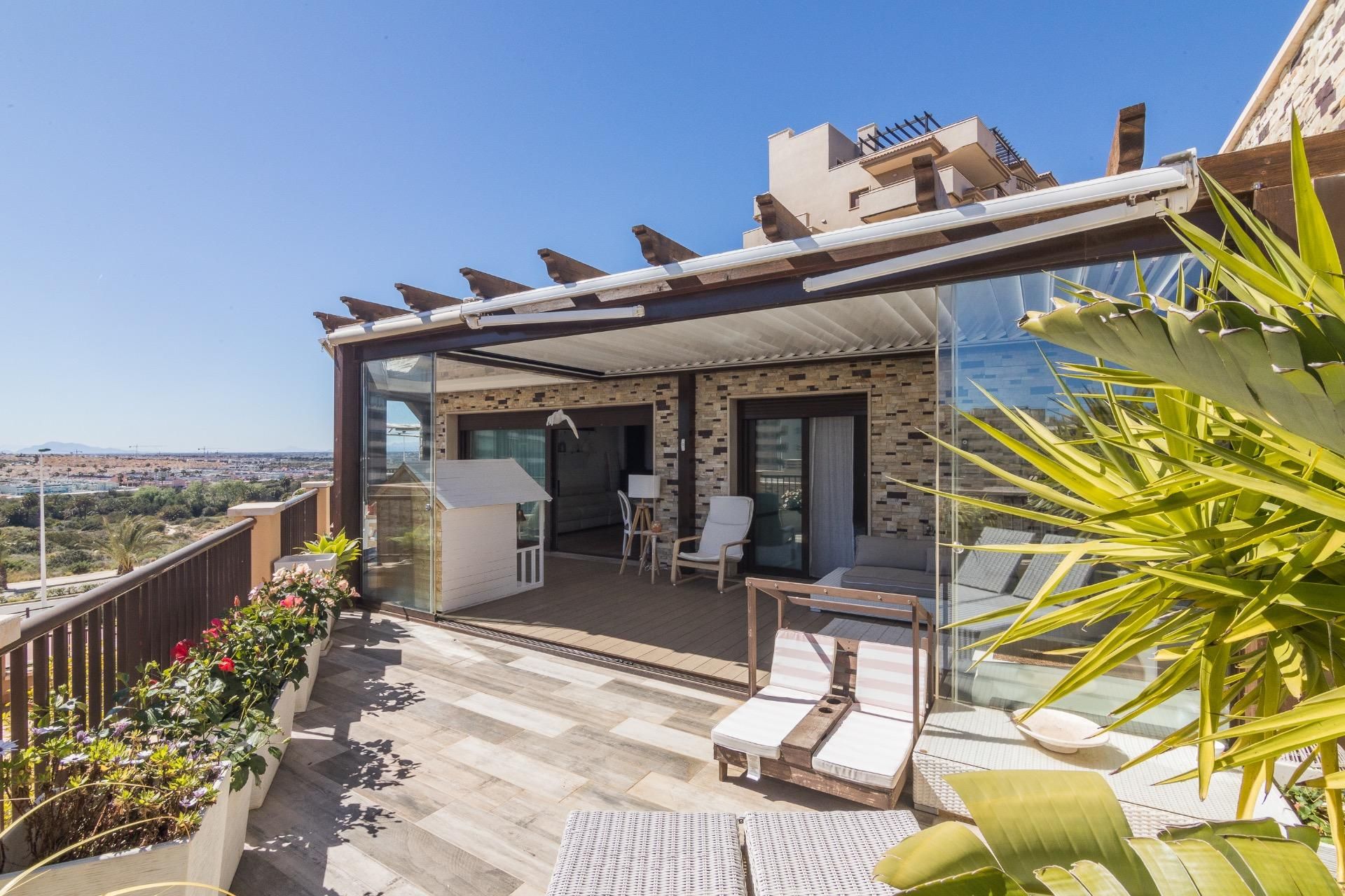 Terrassa de Casa adosada en venda en Elche / Elx amb Aire condicionat, Calefacció i Jardí privat