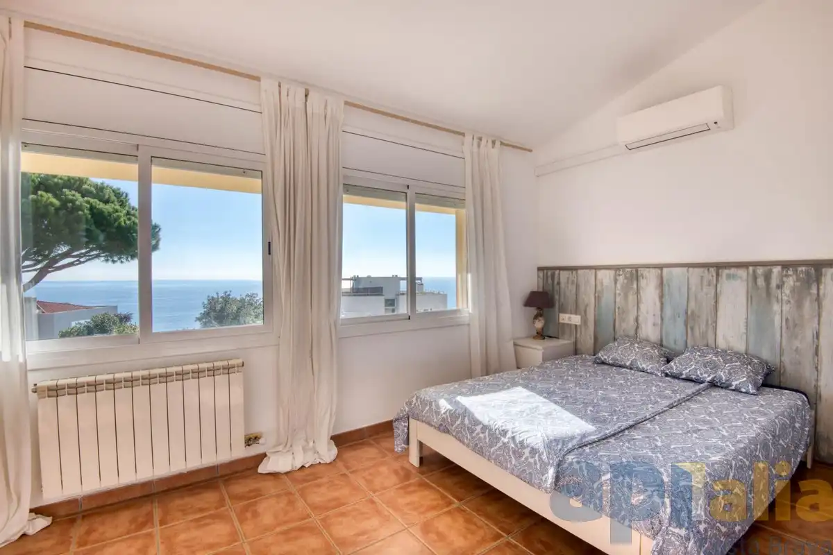 Dormitori de Casa adosada en venda en Sant Feliu de Guíxols amb Calefacció, Jardí privat i Terrassa