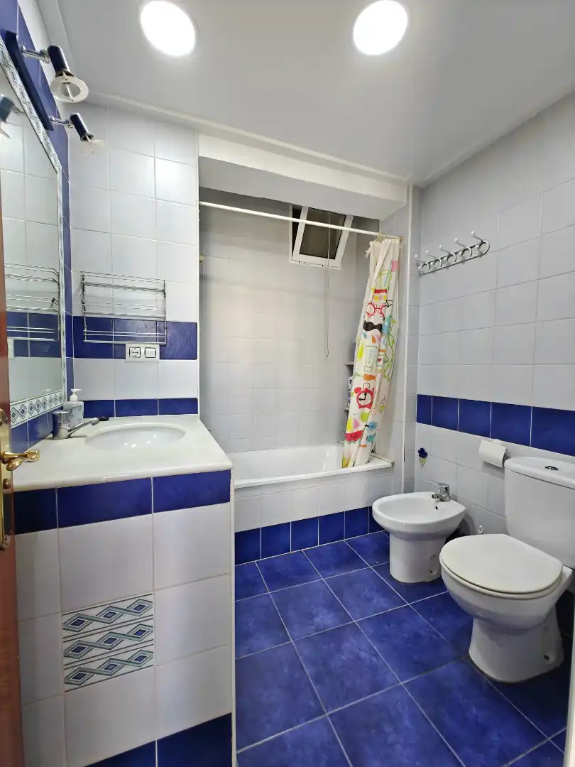 Badezimmer von Dachboden zum Verkauf in Ontinyent mit Terrasse, Abstellraum und Balkon