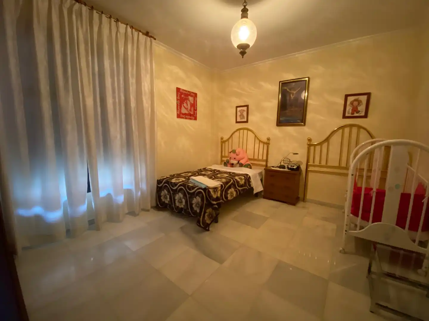 Dormitori de Casa o xalet en venda en Guadix amb Terrassa i Moblat