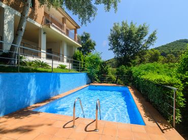 House with pool for sale in Carrer Mas Mató