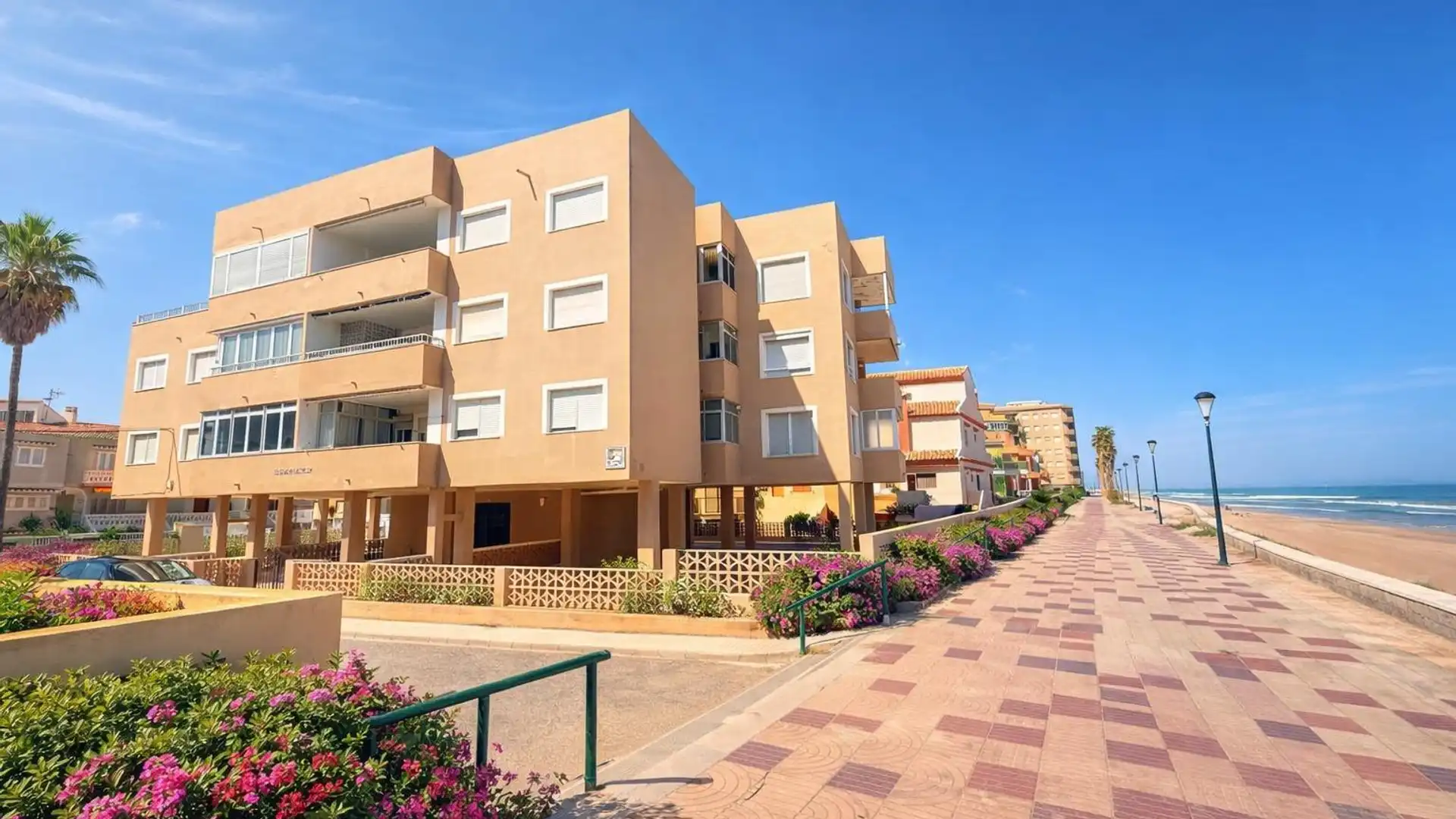 Vista exterior de Apartamento en venta en Sueca con Terraza, Amueblado y Balcón