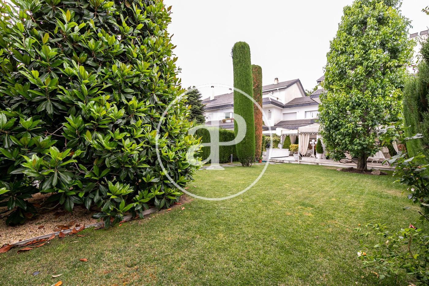 Garden of Single-family semi-detached for sale in  Barcelona Capital  with Air Conditioner, Heating and Private garden