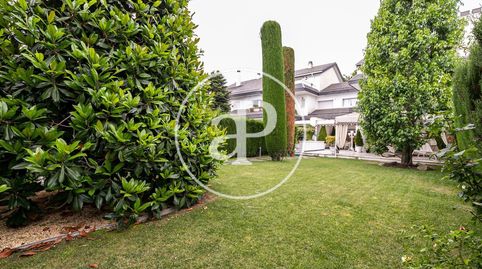 Casa adosada en venta de lujo con jardín en Pedralbes
