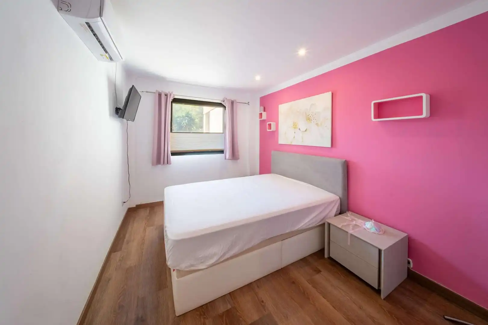 Schlafzimmer von Erdgeschoss zum Verkauf in Calvià mit Klimaanlage, Heizung und Privatgarten