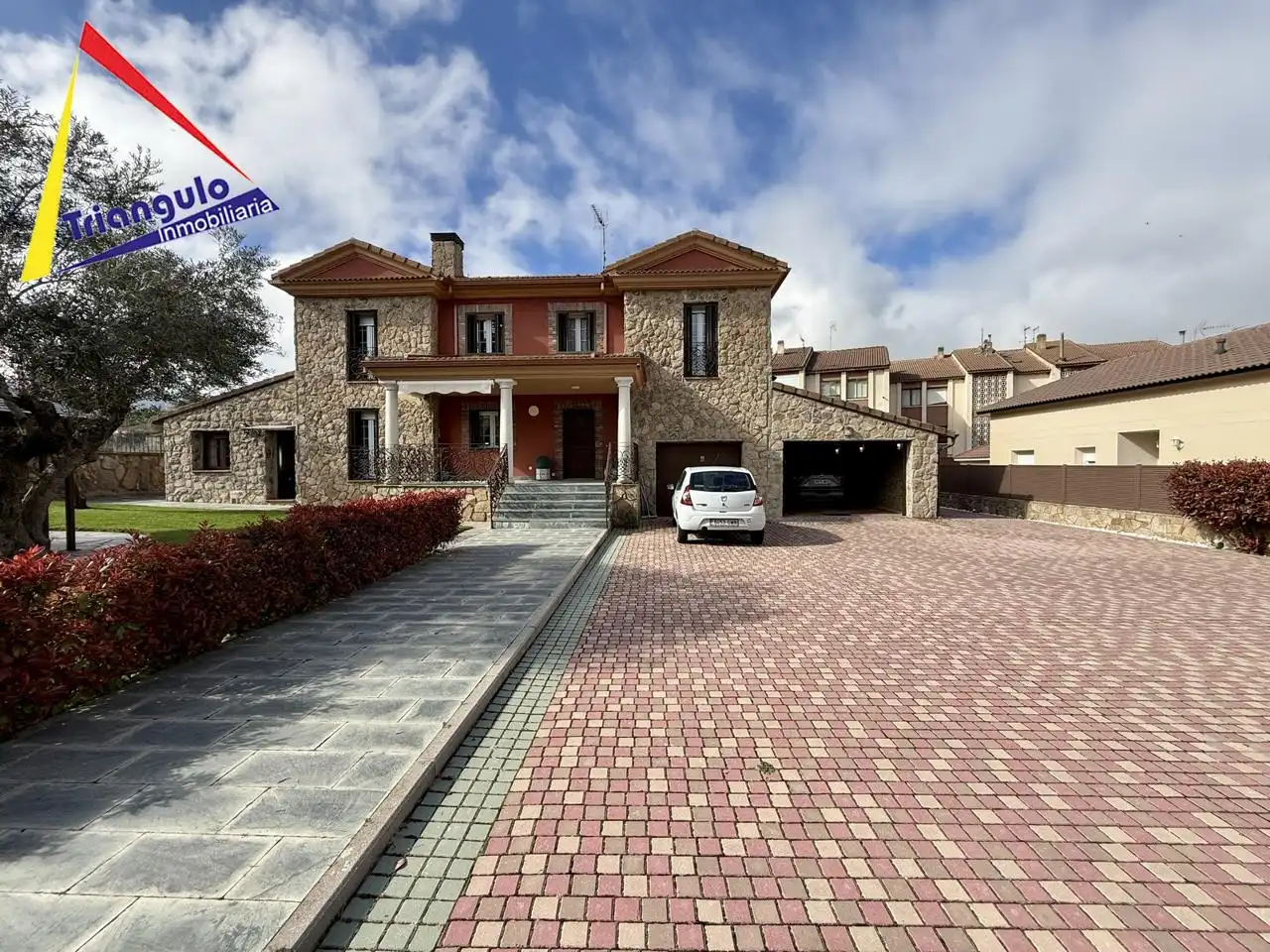 Vista exterior de Casa o chalet en venta en Otero de Herreros con Calefacción y Jardín privado