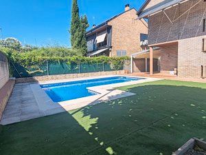 Piscina de Casa o chalet en venta en Las Rozas de Madrid con Aire acondicionado, Calefacción y Jardín privado