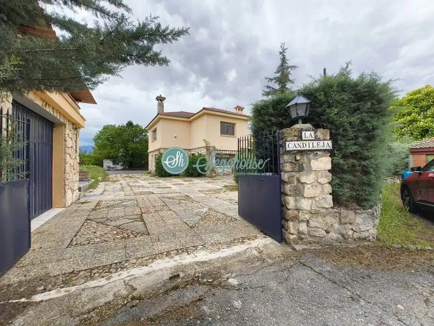 Exterior view of Houses for sale in Segovia  with Heating