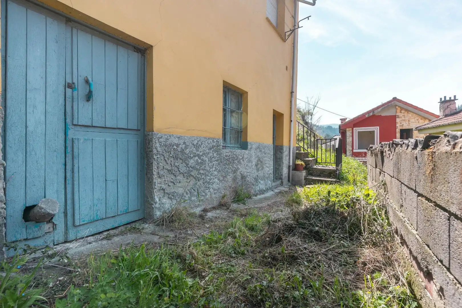 Vista exterior de Casa o xalet en venda en Cangas del Narcea amb Calefacció, Jardí privat i Terrassa