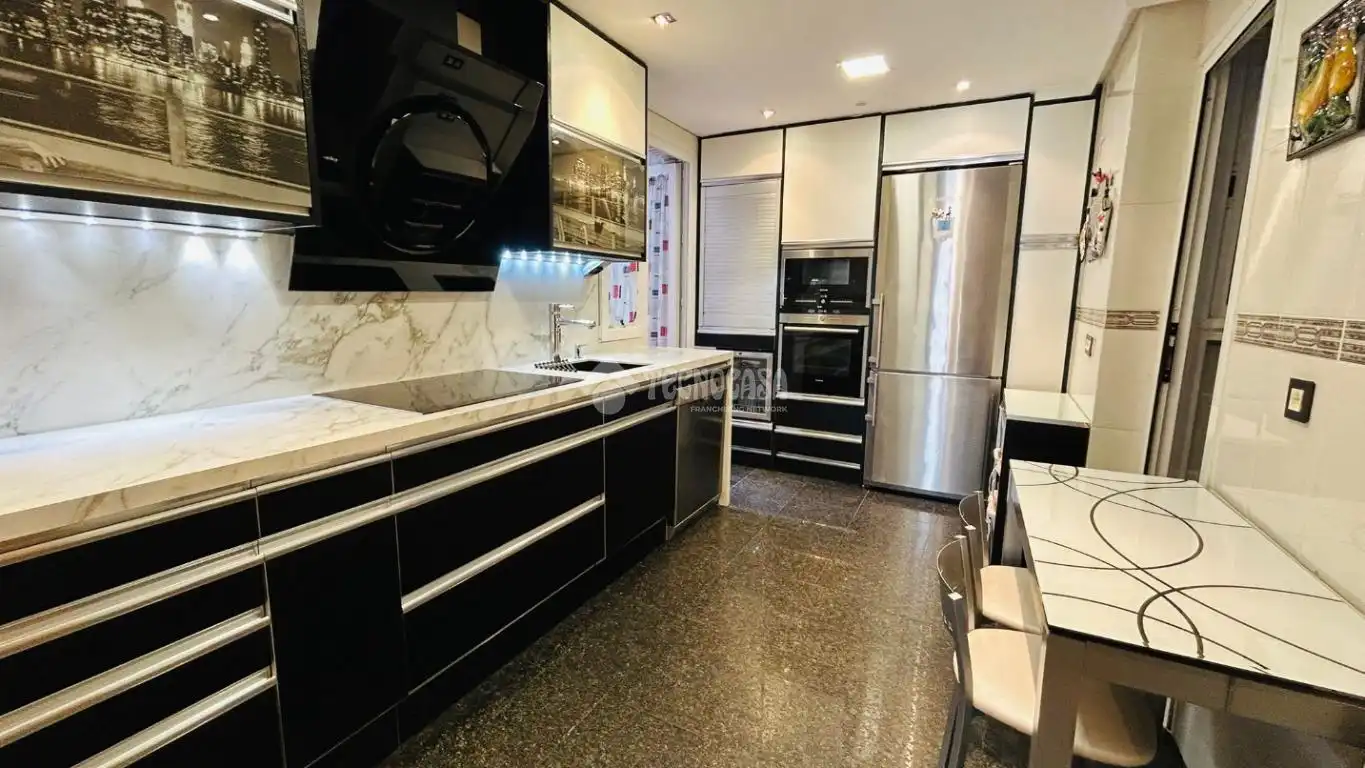 Cocina de Piso en venta en Madrid con Aire acondicionado, Calefacción y Jardín privado