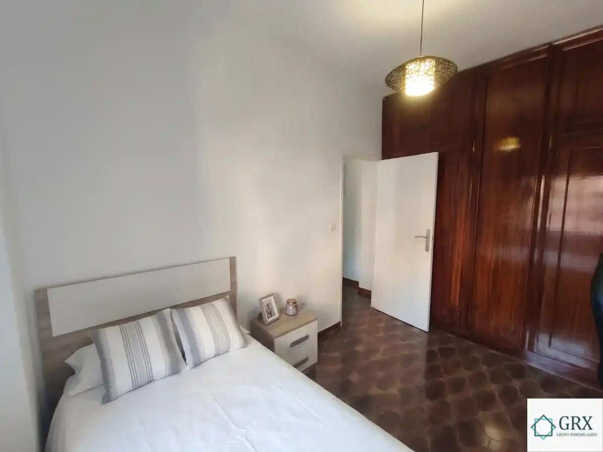 Habitación de Piso de alquiler en Granada con Amueblado
