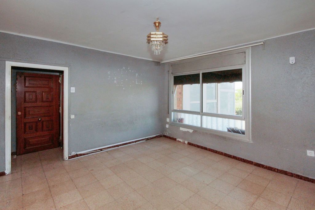 Bedroom of Flat for sale in Sabadell
