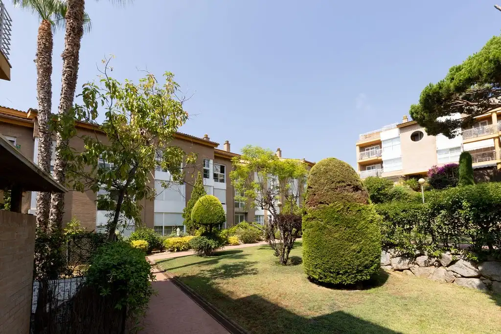 Außenansicht von Wohnung zur Miete in Sant Andreu de Llavaneres mit Schwimmbad