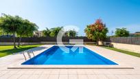 Swimming pool of Flat for sale in Roda de Berà  with Air Conditioner, Heating and Storage room