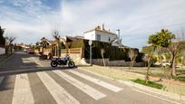 Vista exterior de Casa o xalet en venda en Otura amb Aire condicionat, Terrassa i Piscina