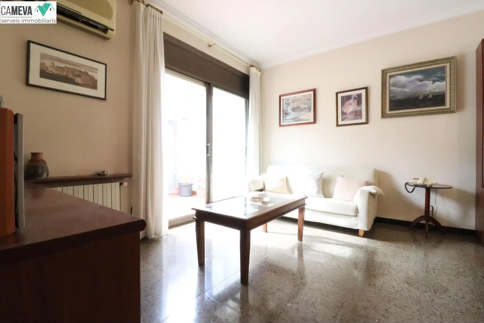Sala de estar de Casa adosada en venta en Barberà del Vallès con Aire acondicionado, Calefacción y Terraza