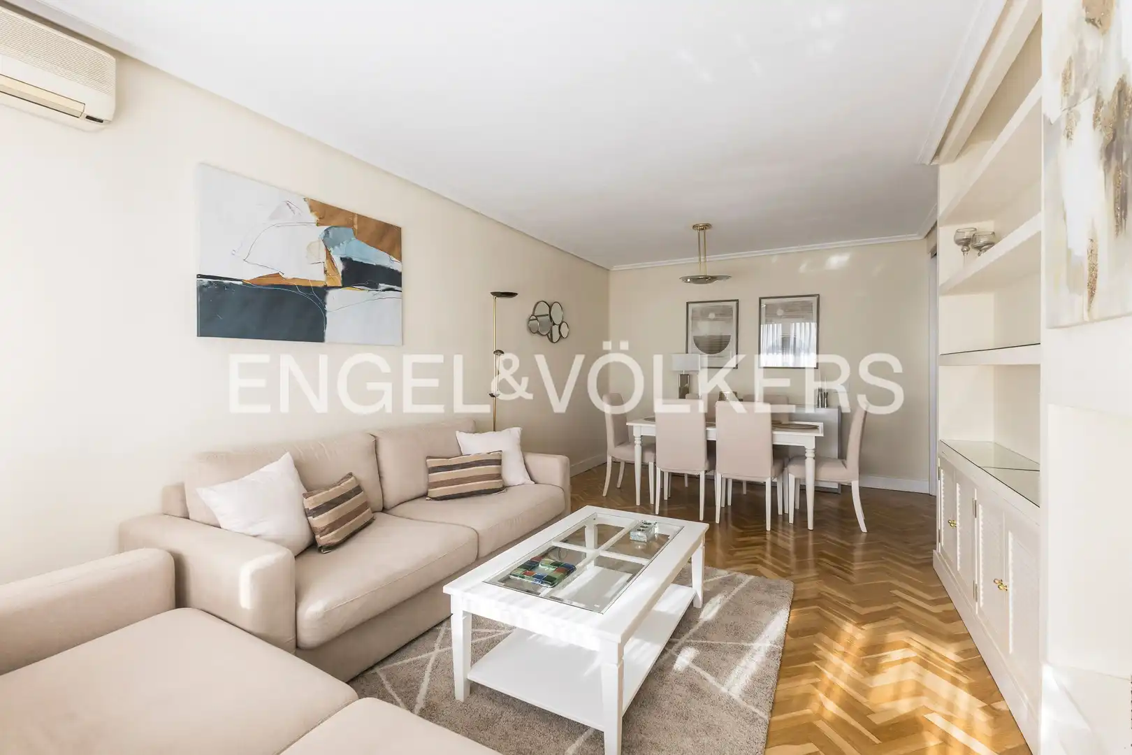 Sala de estar de Piso de alquiler en Madrid con Aire acondicionado, Calefacción y Jardín privado
