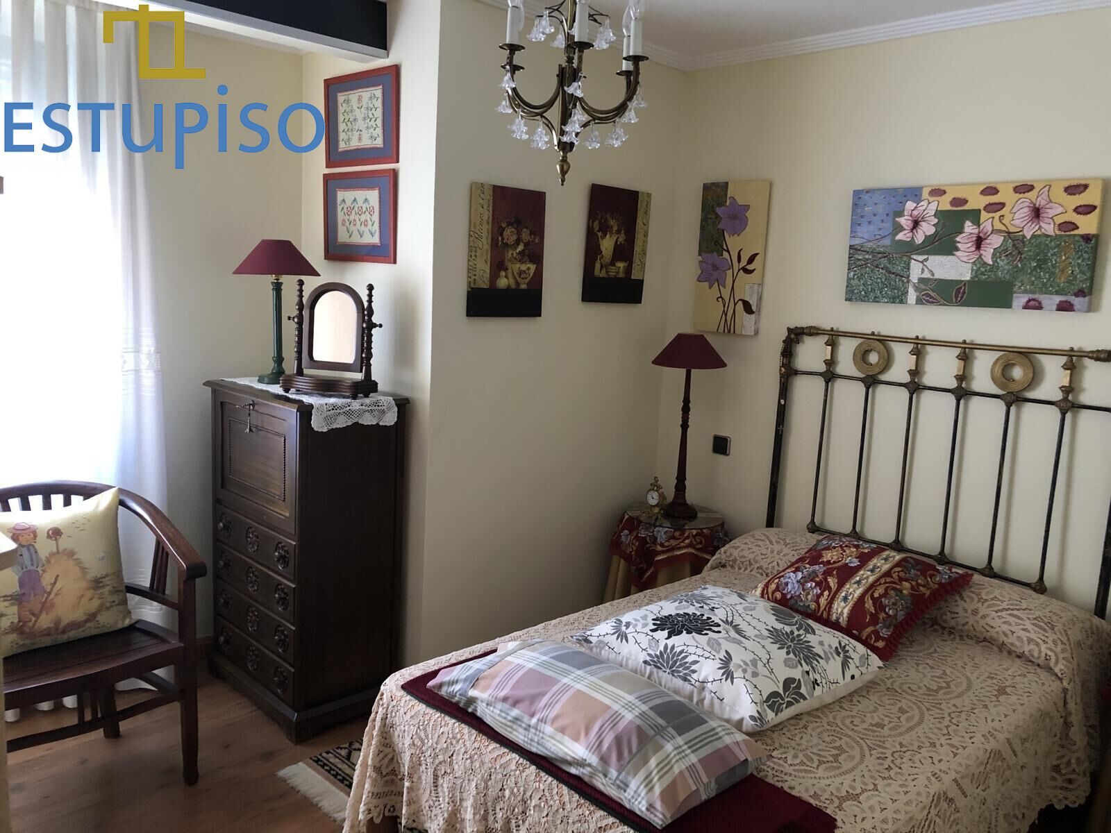 Dormitori de Casa o xalet en venda en León Capital  amb Calefacció, Jardí privat i Terrassa